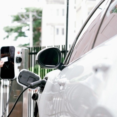 buisness-woman-charging-car-at-work-1