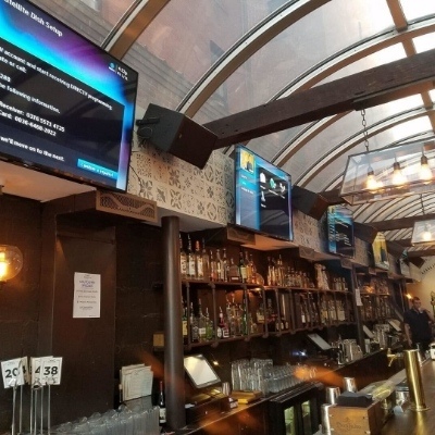 tvs-mounted-in-bar