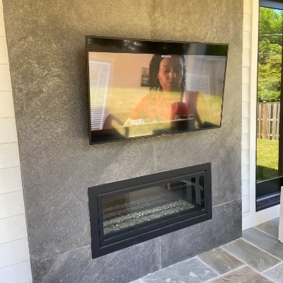 outdoor-mounted-tv-with-fireplace